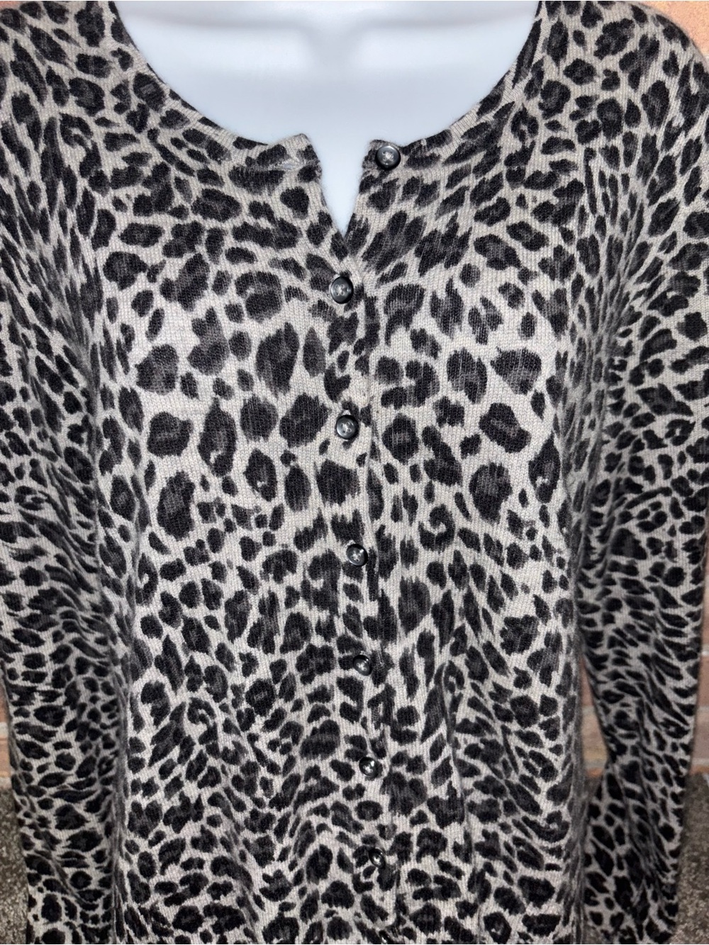 Apt 9. Animal Leopard Print Long-Sleeve Button Cardigan 100% Cashmere - Picture 2 of 4